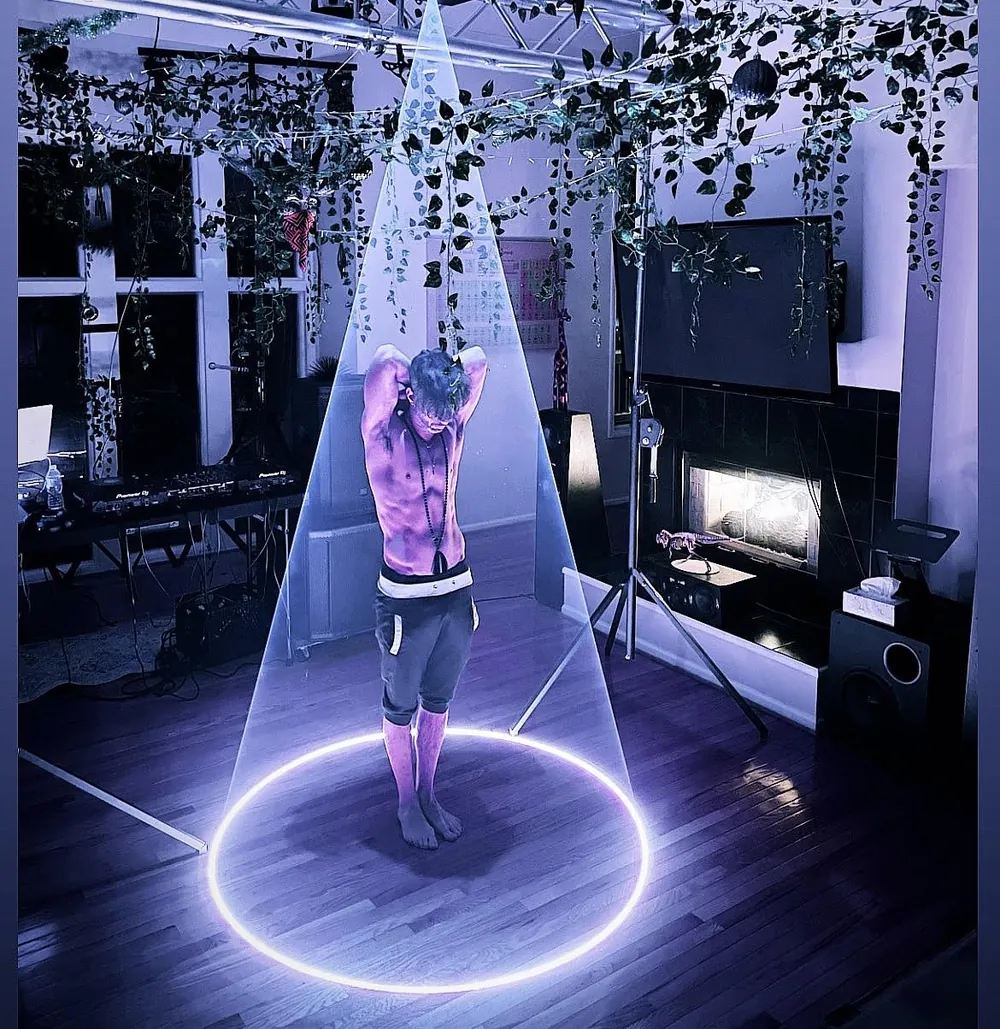 Early Sacred Lasers show, photo 8