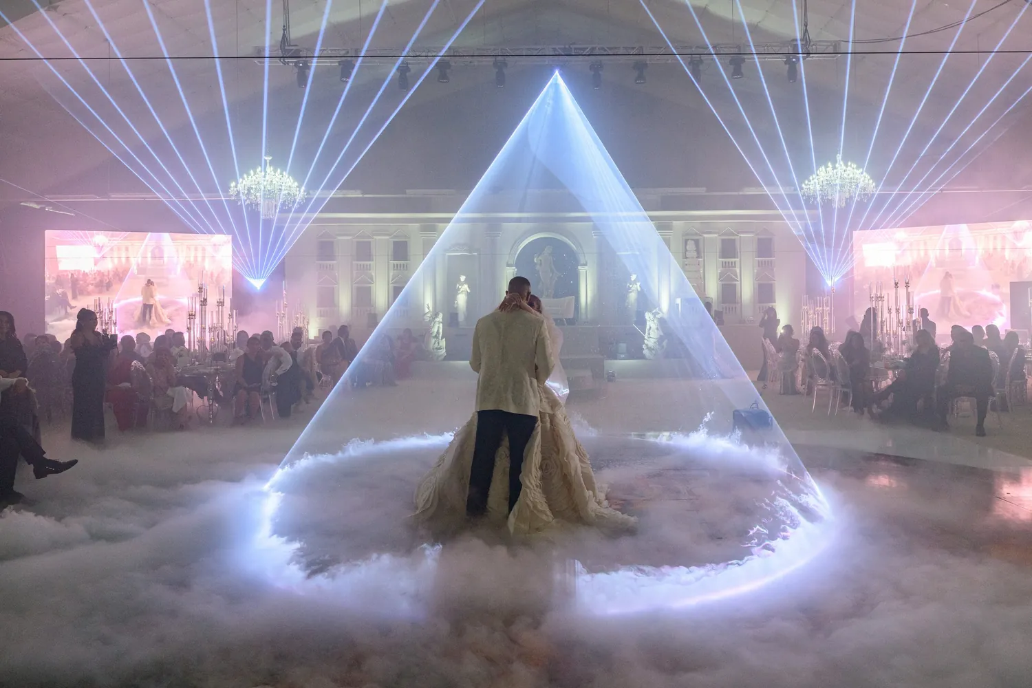 First dance under a laser halo at a wedding, photo 4